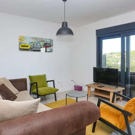 Family-friendly With Swimming Pool - 22942