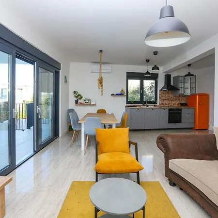 Family-friendly With Swimming Pool - 22942 Apartament