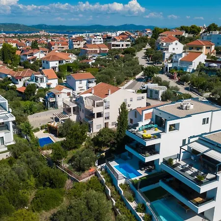 Appartement Family-friendly With Swimming Pool - 22942