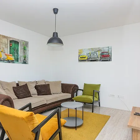 Family-friendly With Swimming Pool - 22942 Murter