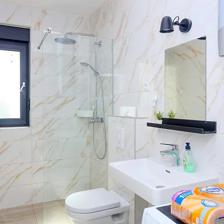 Family-friendly With Swimming Pool - 22942 *