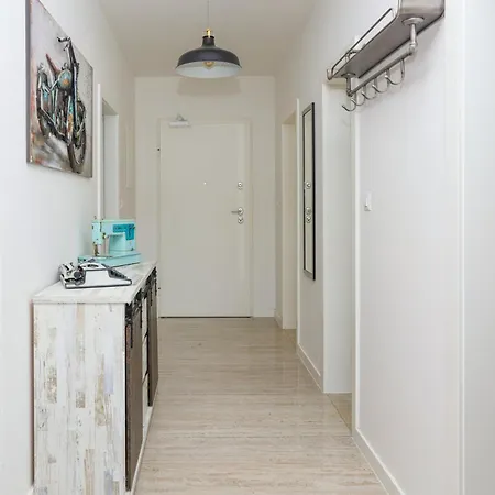 Family-friendly With Swimming Pool - 22942 Murter