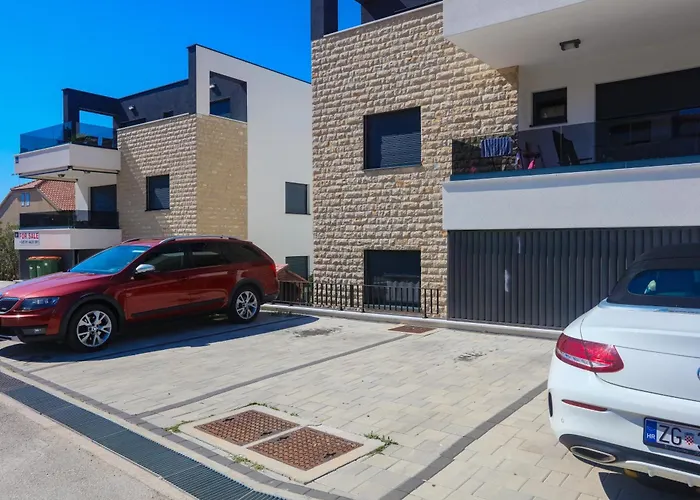 Family-friendly With Swimming Pool - 22942 Murter