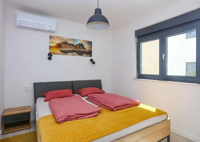 Family-friendly With Swimming Pool - 22942 * מורטר