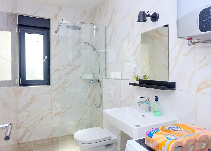 Family-friendly With Swimming Pool - 22942 *