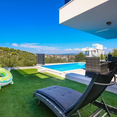 Family-friendly With Swimming Pool - 22942 Apartment Murter