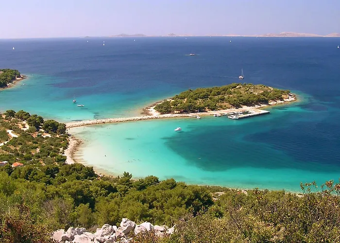 Family-friendly With Swimming Pool - 22942 *